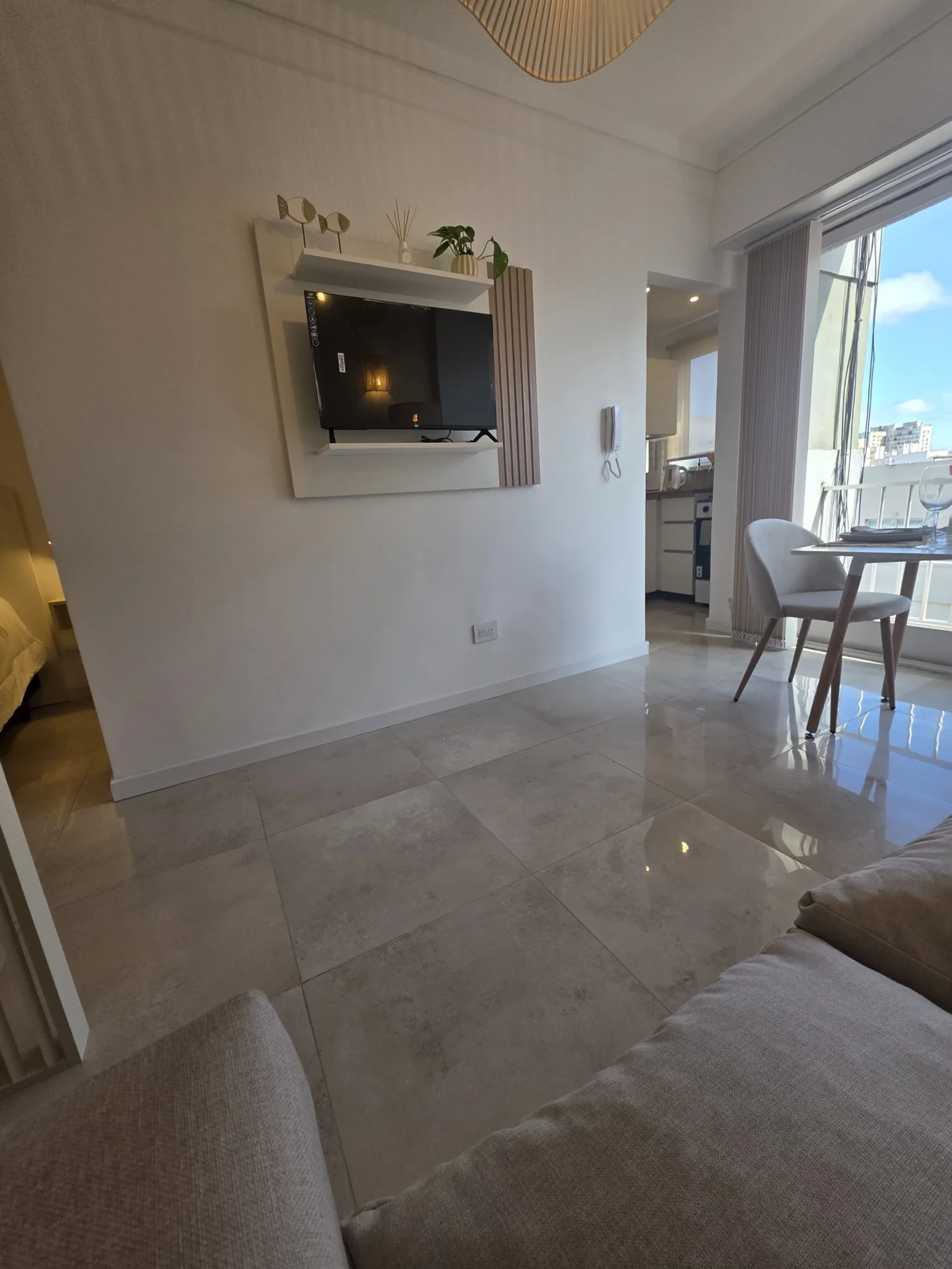 Venta Departamento 1 ambiente Desplazado con Balcón y Vista a la Plaza!! - Imagen 5