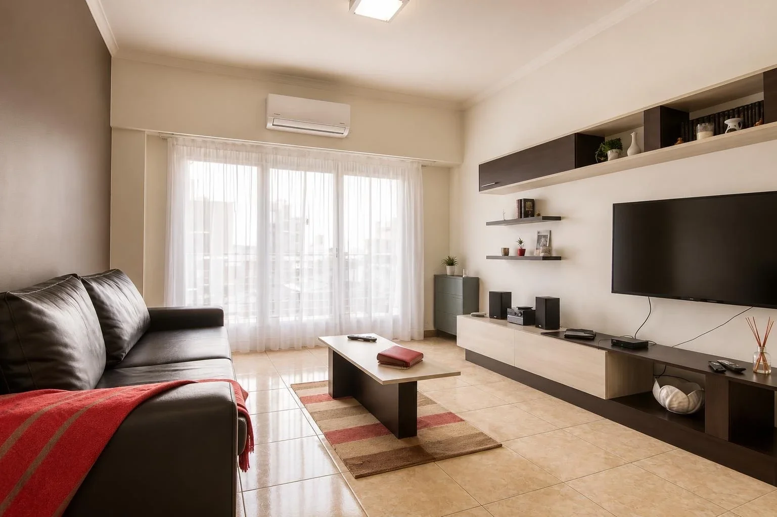 Venta Departamento 3 ambientes con Dependencia y Balcón. Zona Centro - Imagen 1