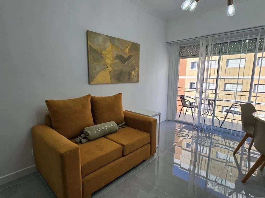 Venta Departamento 3 ambientes. Balcón al Frente. Zona Plaza Mitre - Imagen 2