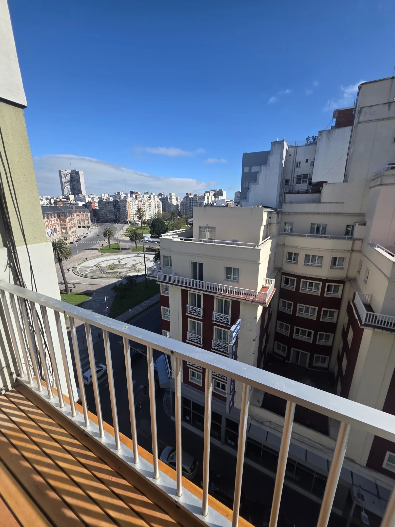 Venta Departamento 1 ambiente Desplazado con Balcón y Vista a la Plaza!! - Imagen 3