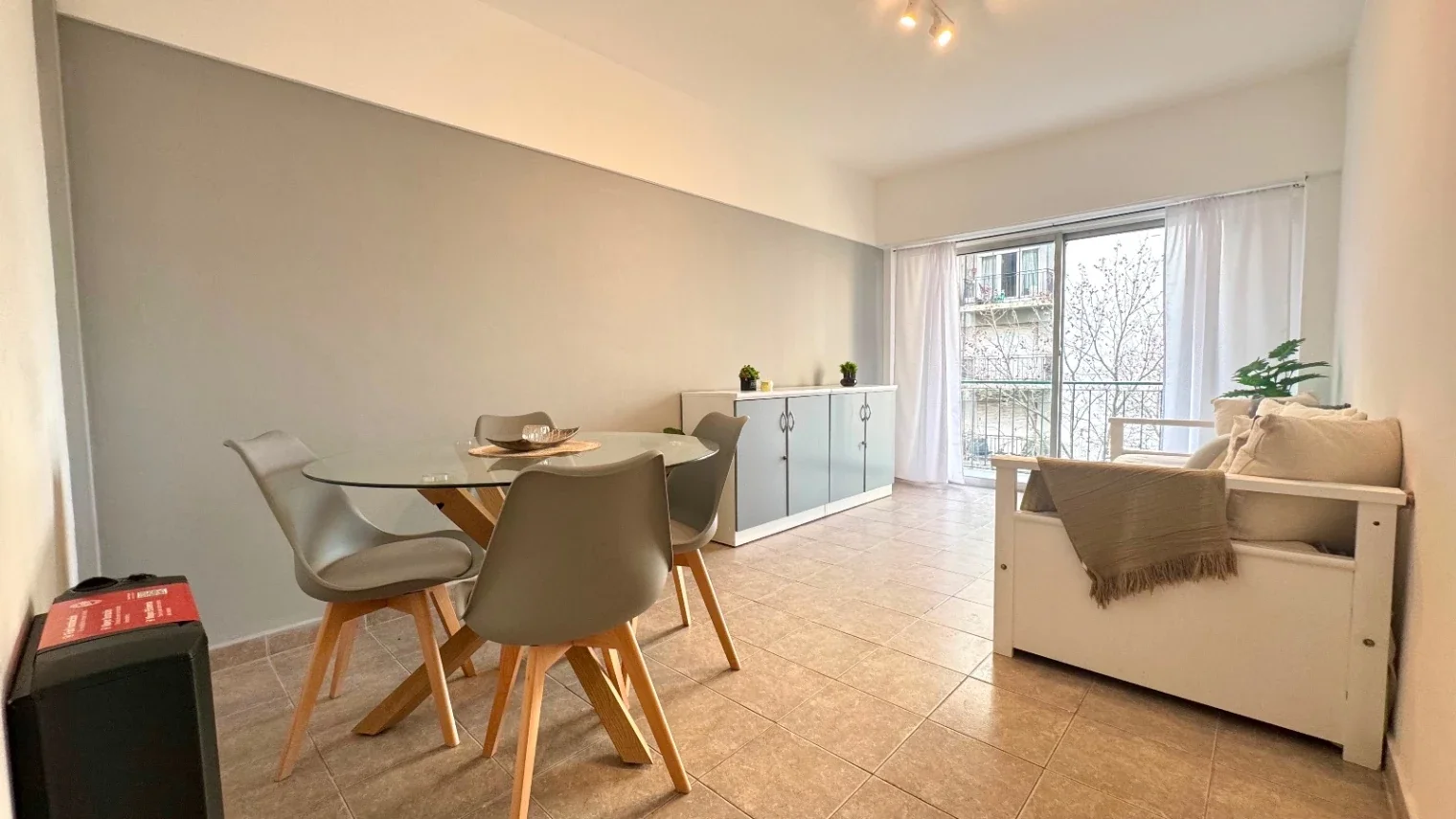 Venta Departamento 2 ambientes con balcón. Zona Güemes - Imagen 1