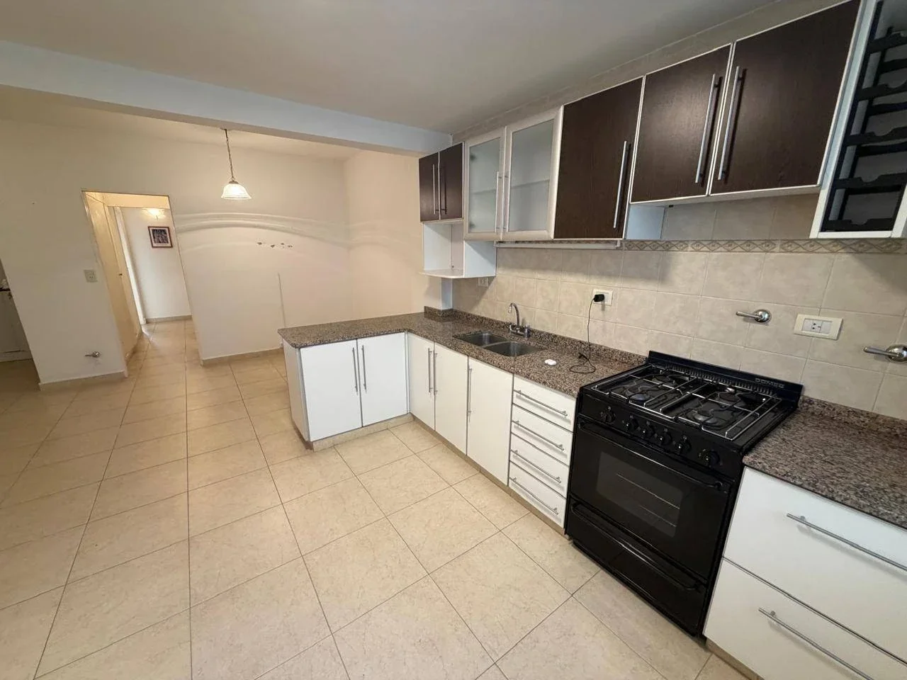 Venta departamento 2 ambientes con dependencia y Balcón. Zona Plaza Colón - Imagen 5