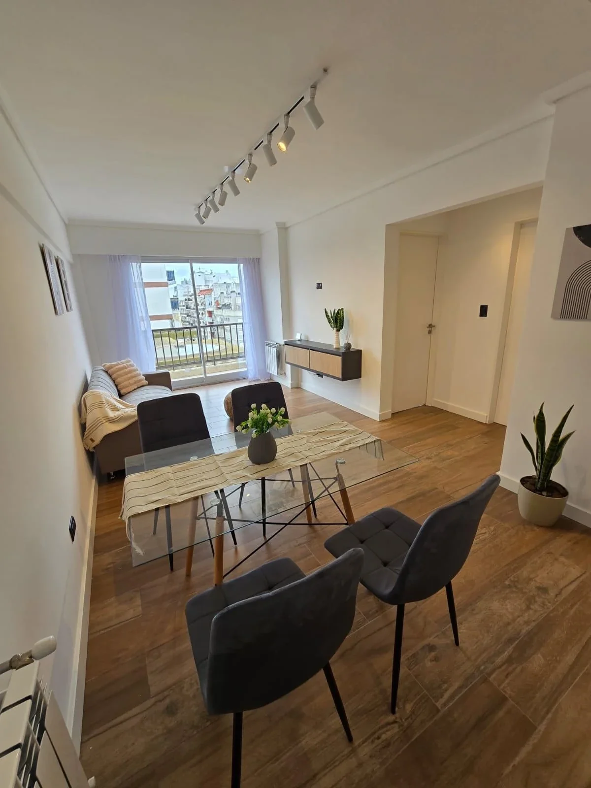 Venta Departamento 2 ambientes con 2 balcones. Zona Chauvin - Imagen 1