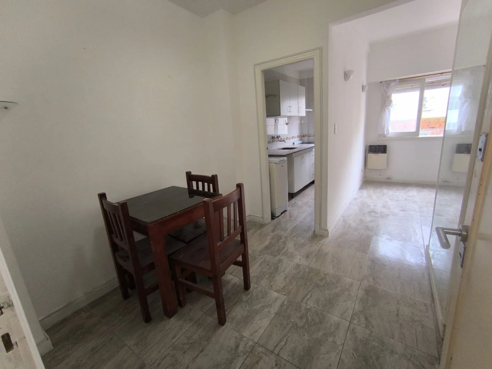 Alquiler 24 meses. Departamento 1 ambiente desplazado. Zona centro - Imagen 1