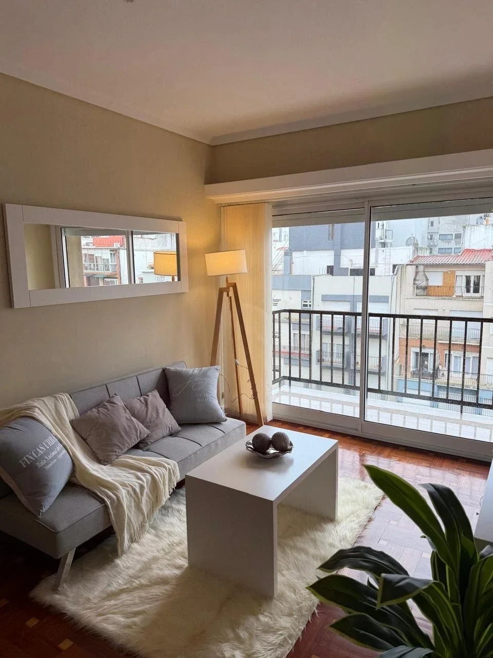 Venta Departamento 3 ambientes con Balcón. Zona Centro - Imagen 1