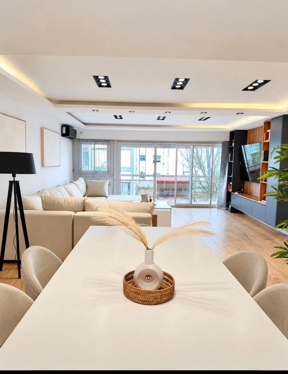 Venta Departamento 4 ambientes con Dependencia Cochera y Baulera. Plaza Colón - Imagen 1