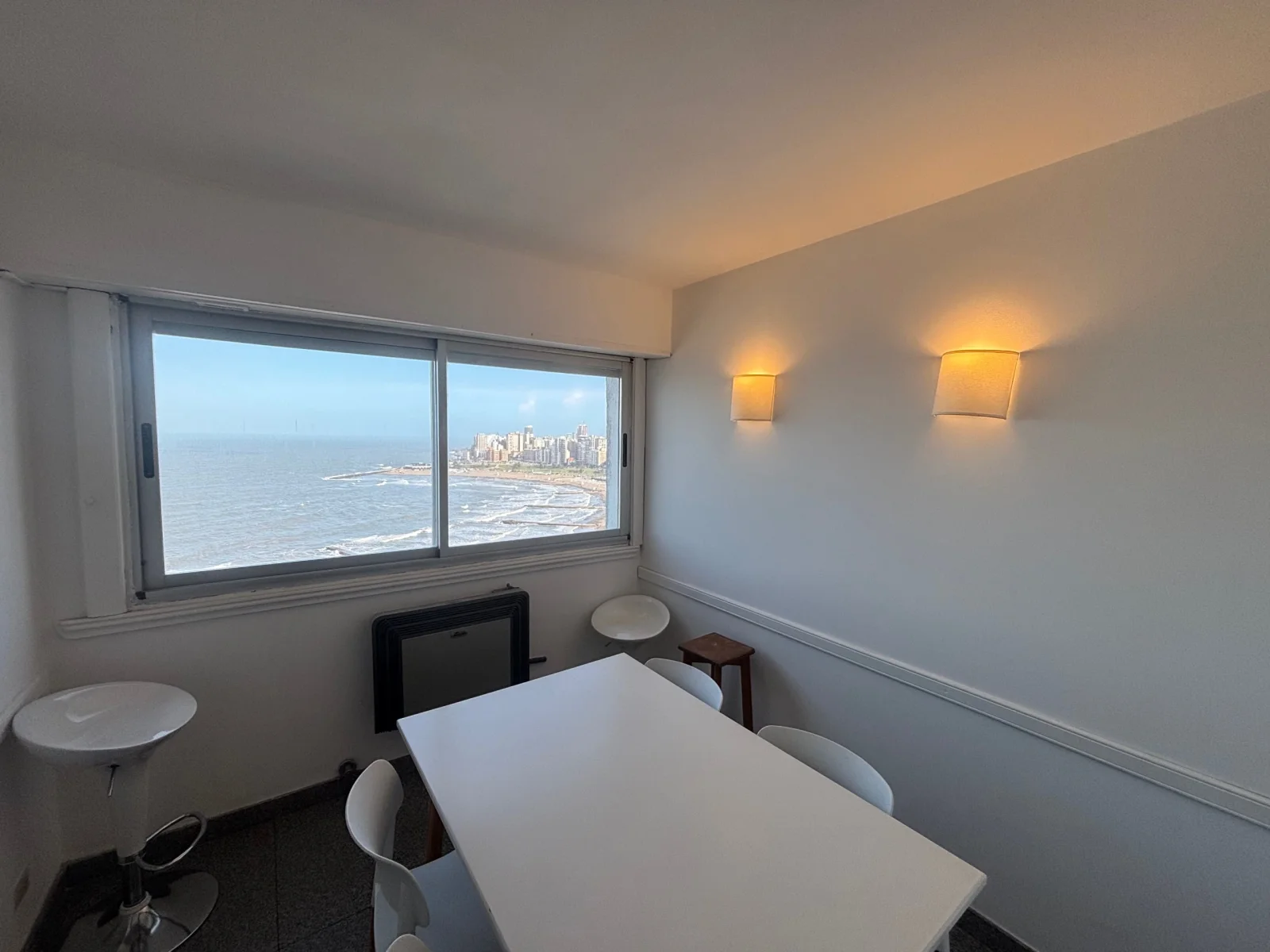 Venta Departamento 3 ambientes con Cochera y Plena Vista al Mar - Imagen 1