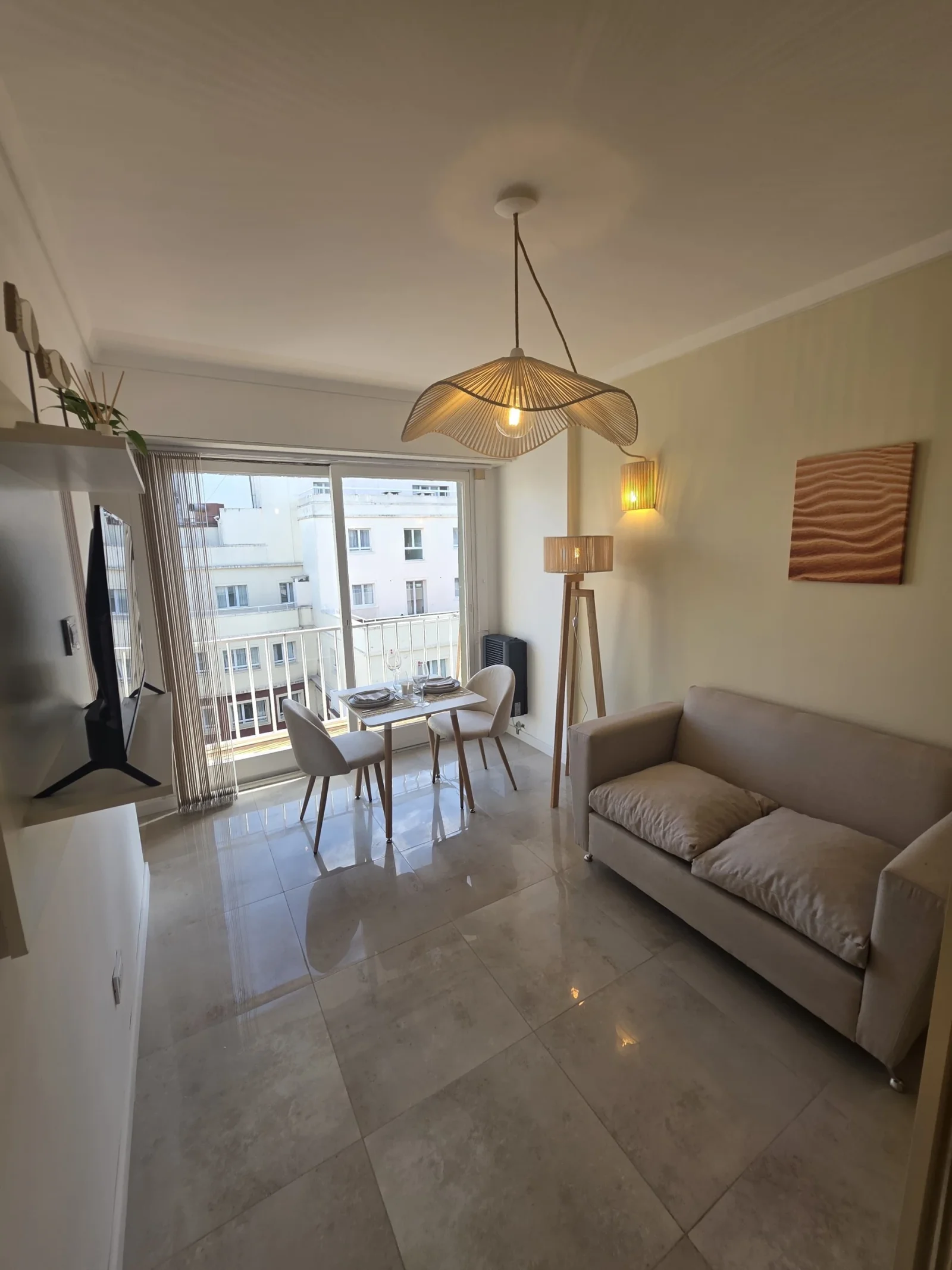 Venta Departamento 1 ambiente Desplazado con Balcón y Vista a la Plaza!! - Imagen 2
