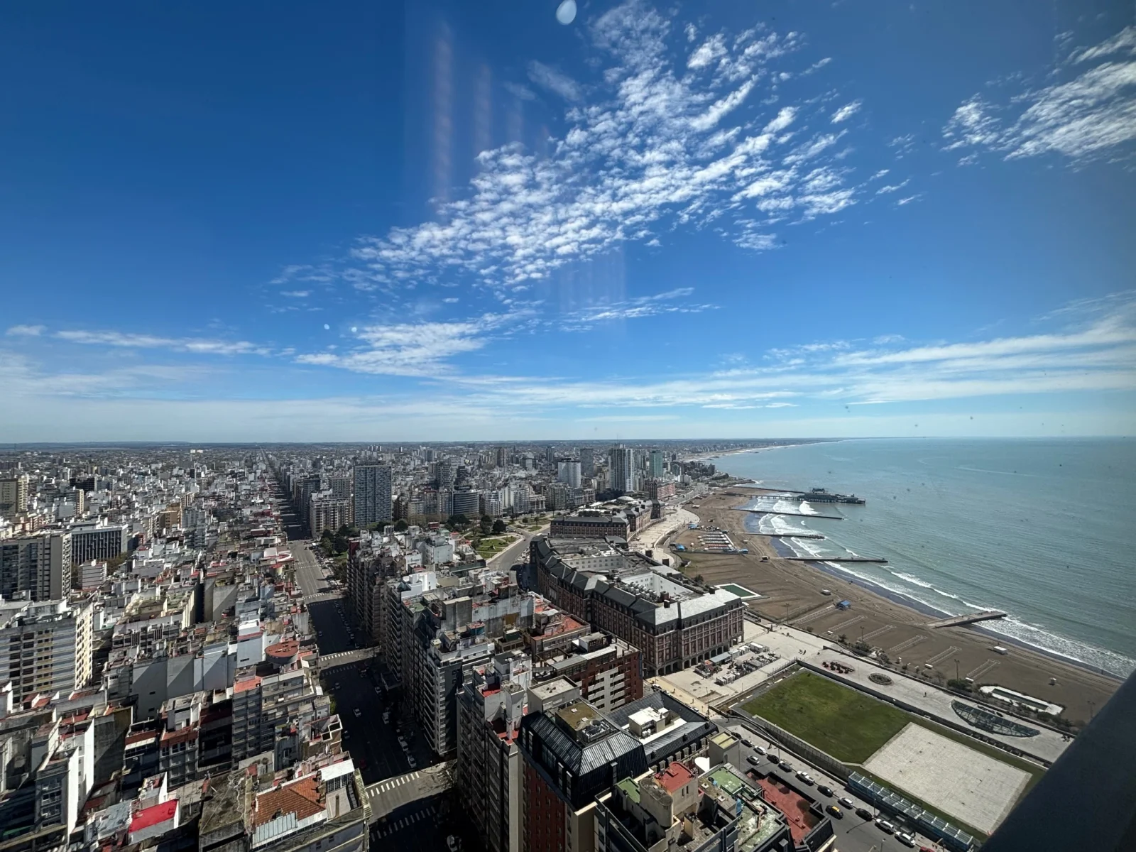 Venta Departamento 2 ambientes con Balcón vista al Mar y Cochera. Zona Güemes - Imagen 1