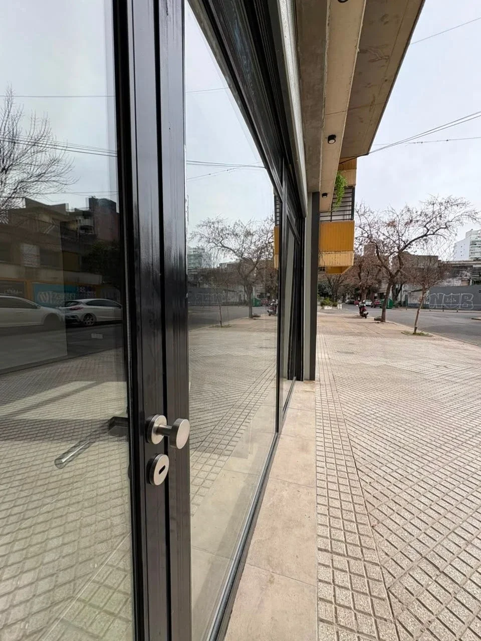 En VENTA- LOCAL COMERCIAL al frente - Montevideo al 1800, Barrio Parque, Rosario - Imagen 2