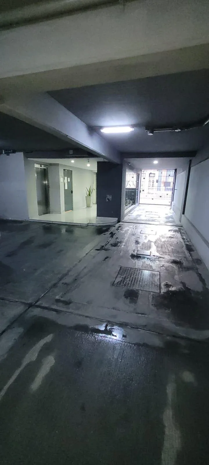 Cochera cubierta  en venta ubicación  Centro - Rosario Corrientes 257 Muy Amplia - Imagen 2