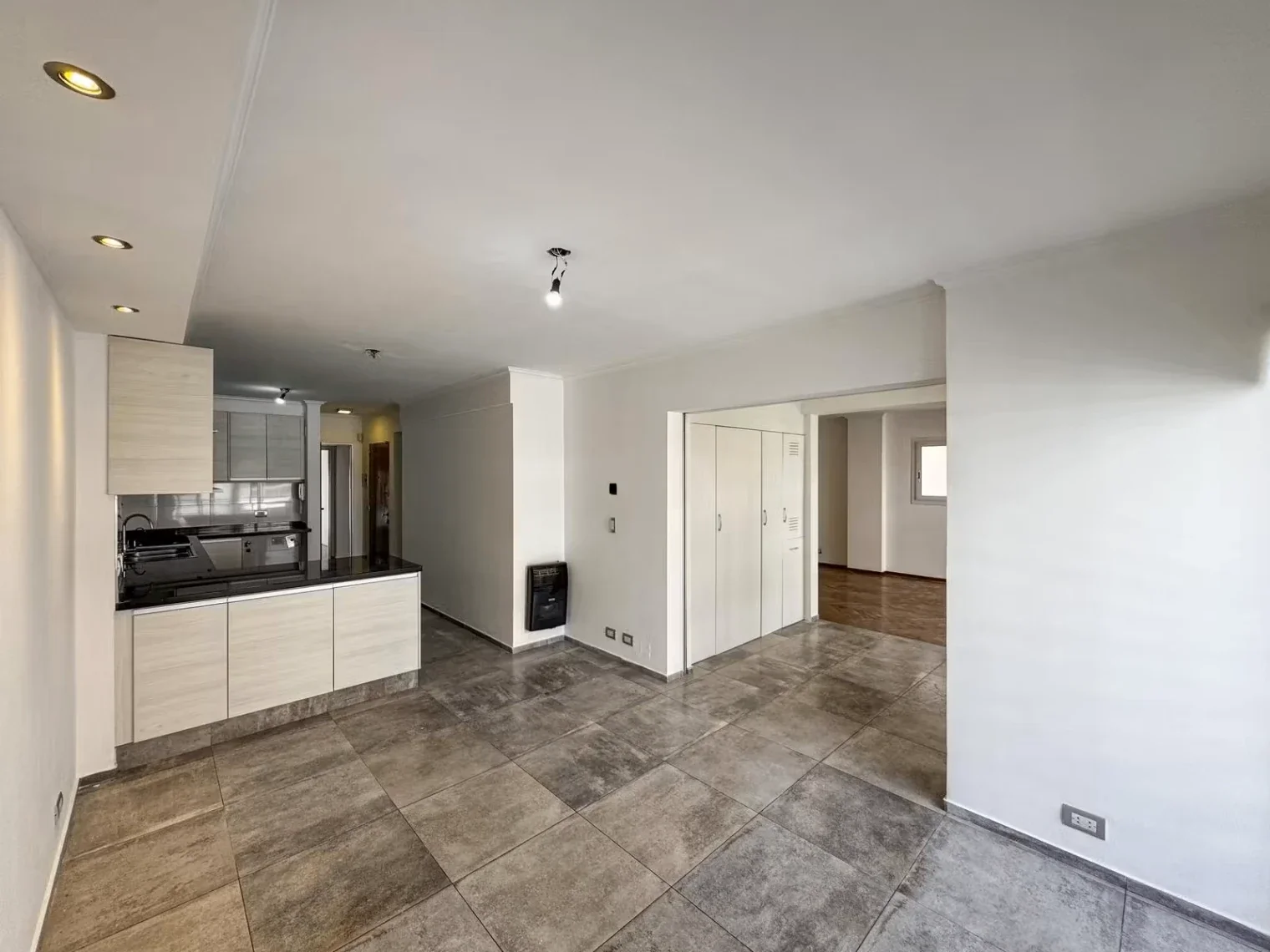 Departamento en venta c/ cochera en Centro - Imagen 1