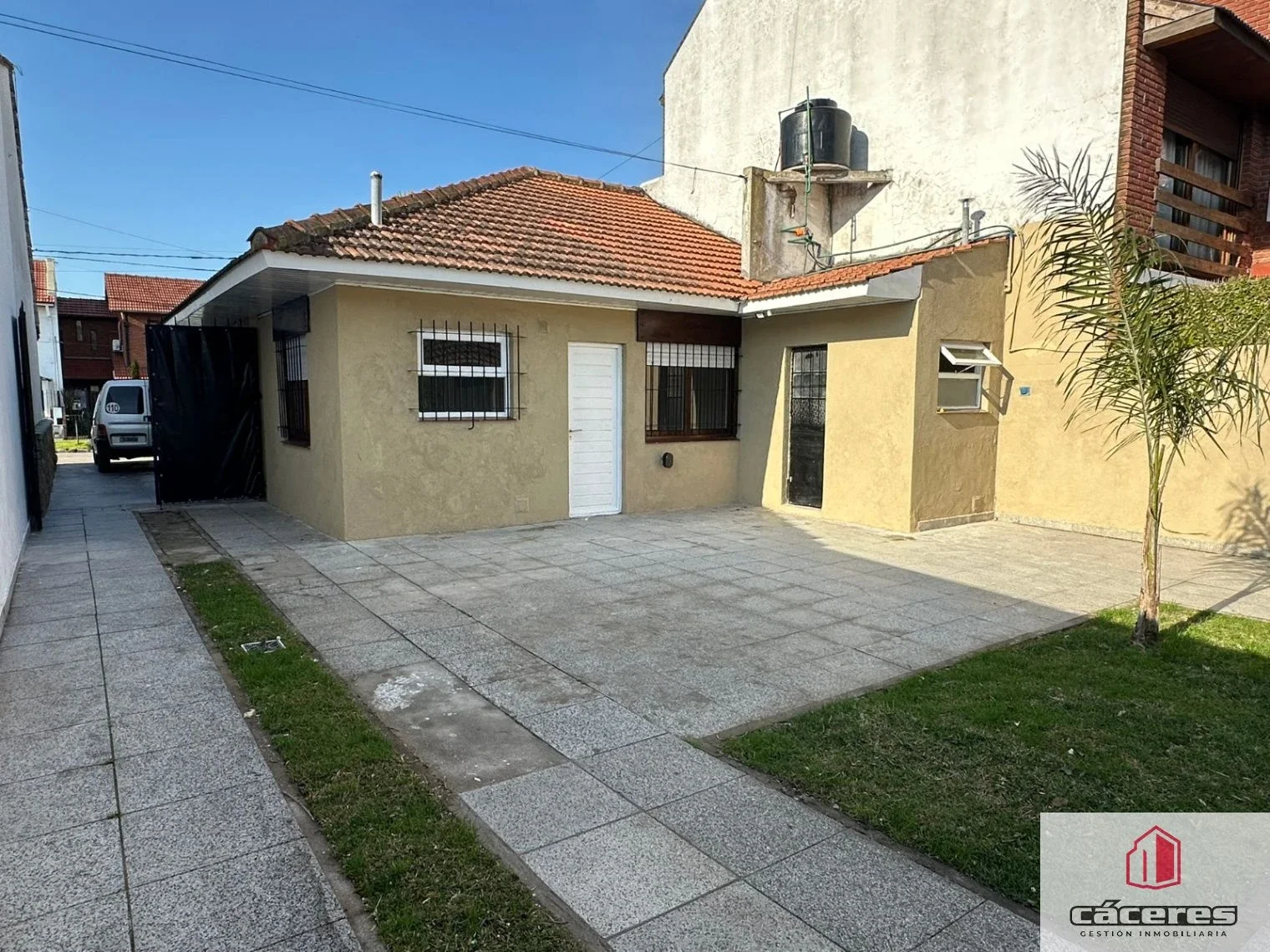Chalet en alquiler c/ cochera y quincho en Parque Luro - Imagen 5