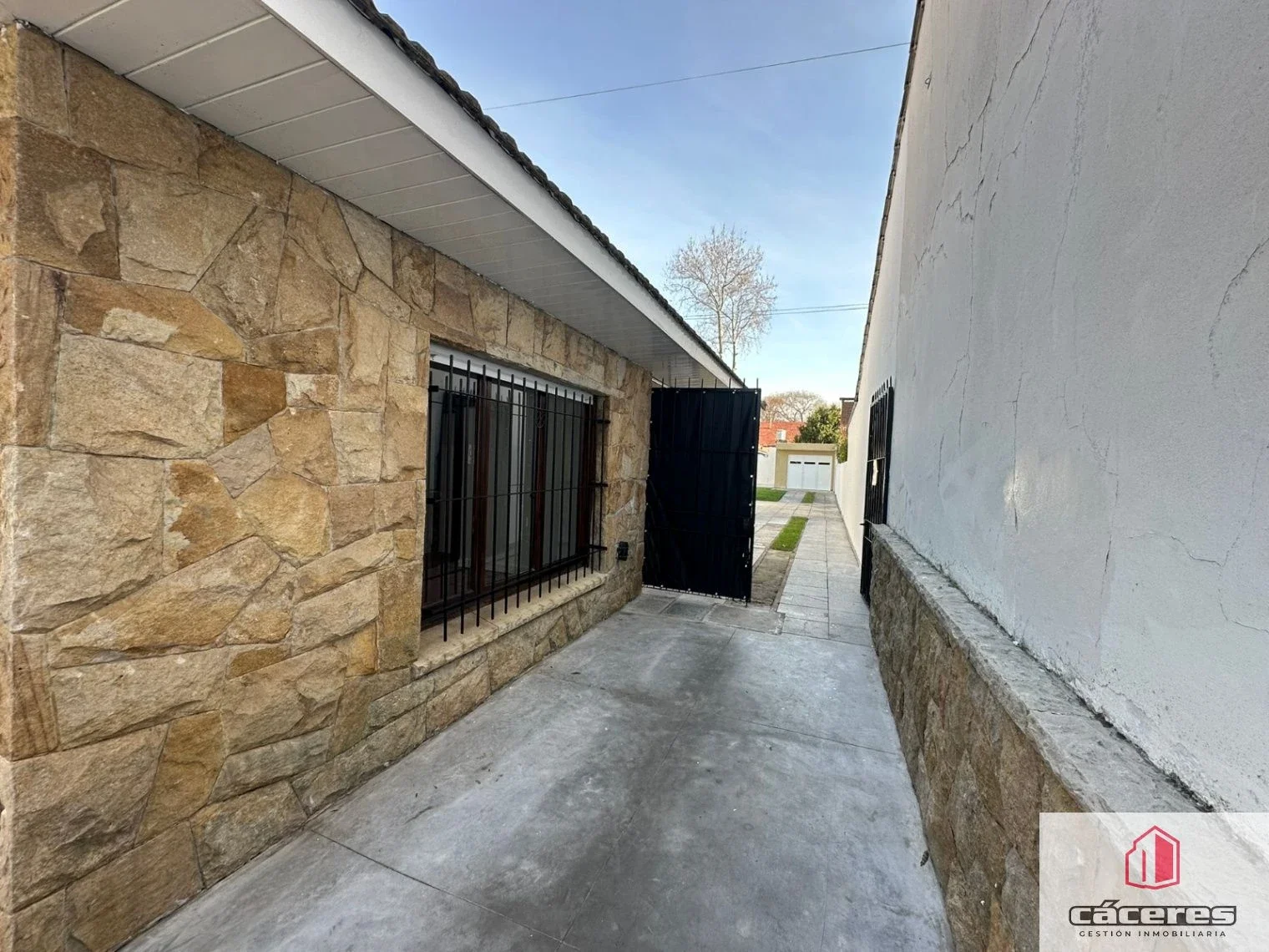 Chalet en alquiler c/ cochera y quincho en Parque Luro - Imagen 4