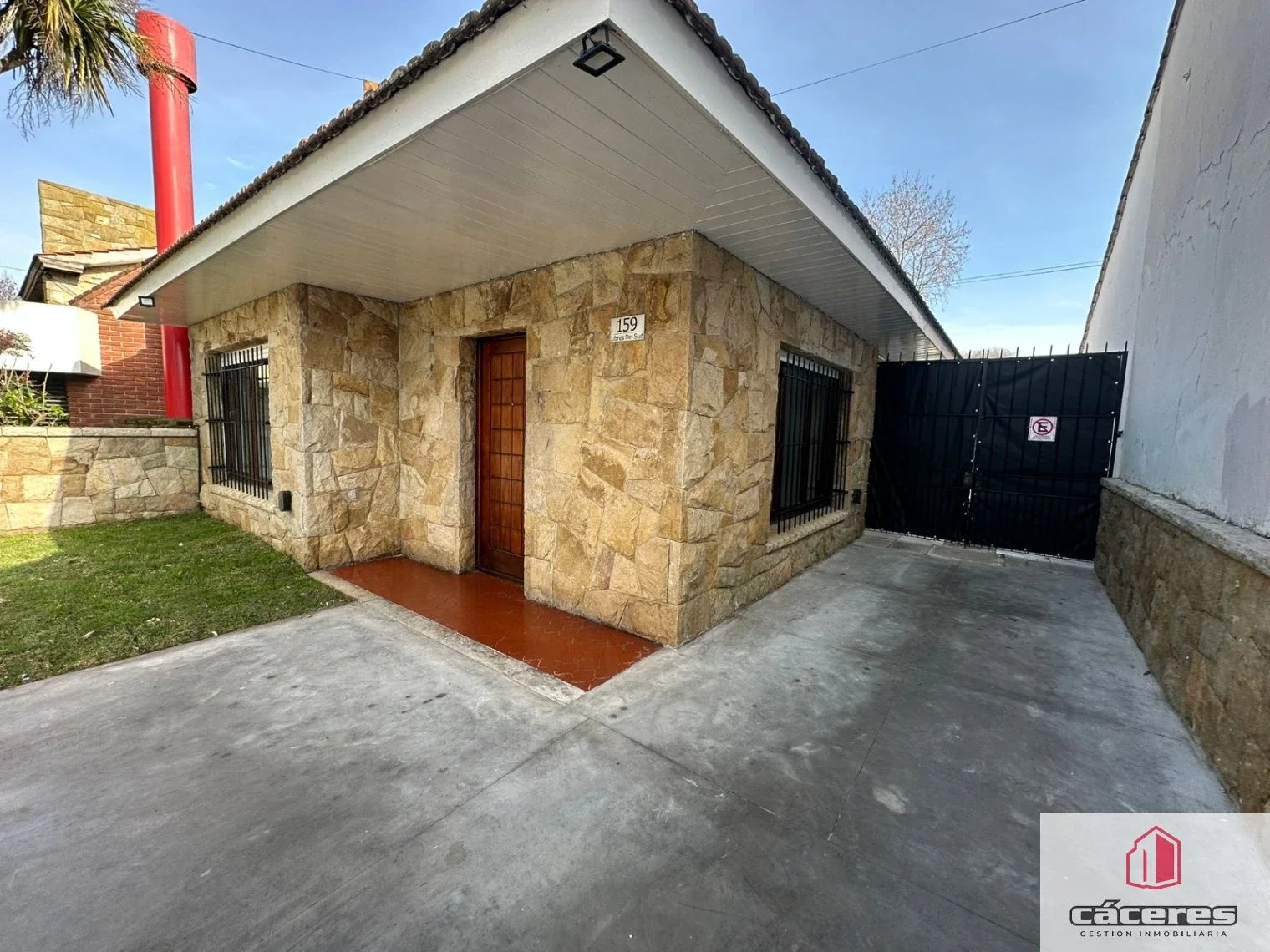 Chalet en alquiler c/ cochera y quincho en Parque Luro - Imagen 2