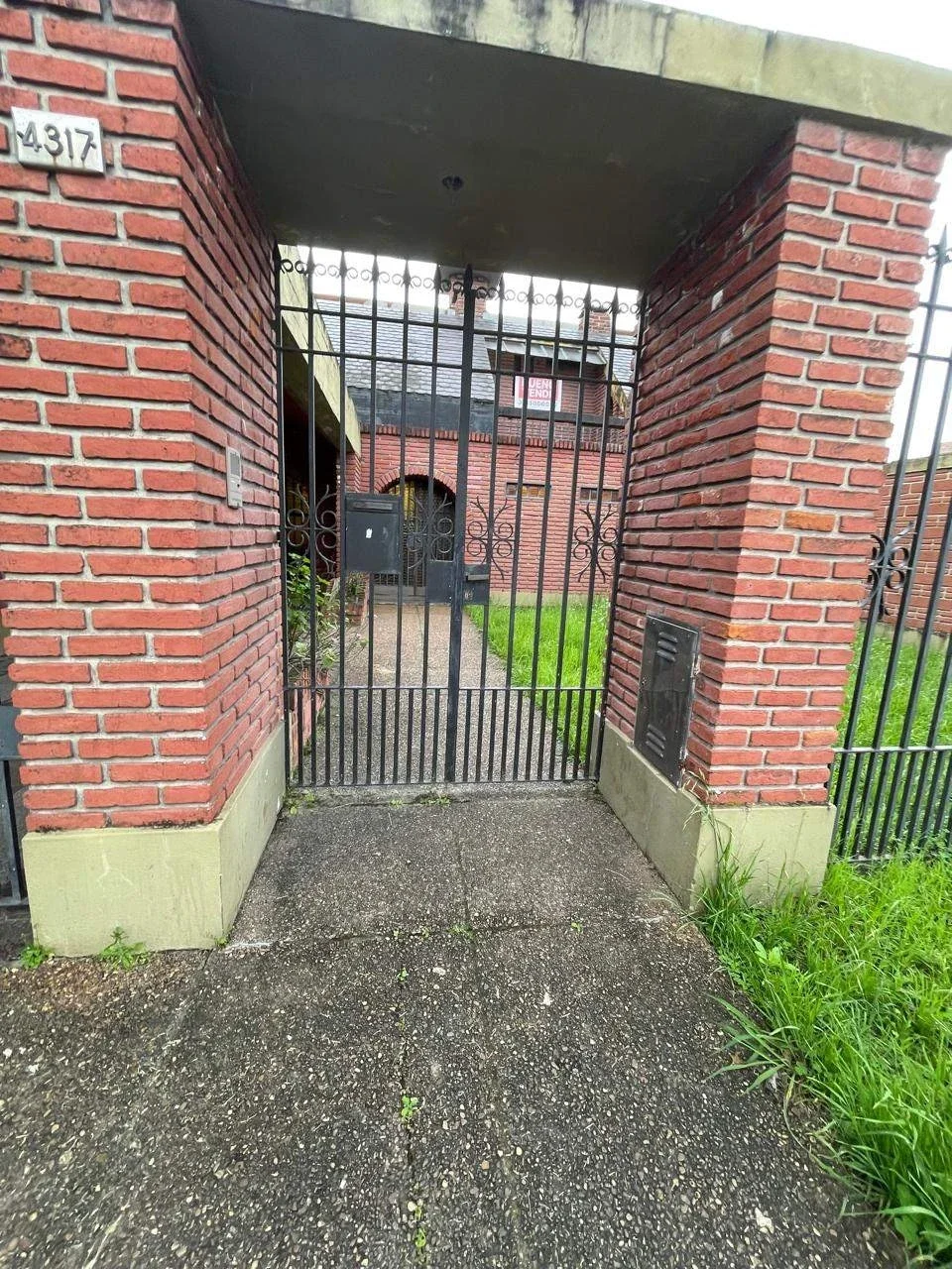 Casa en venta c/ cochera en Otros Barrios - Imagen 2