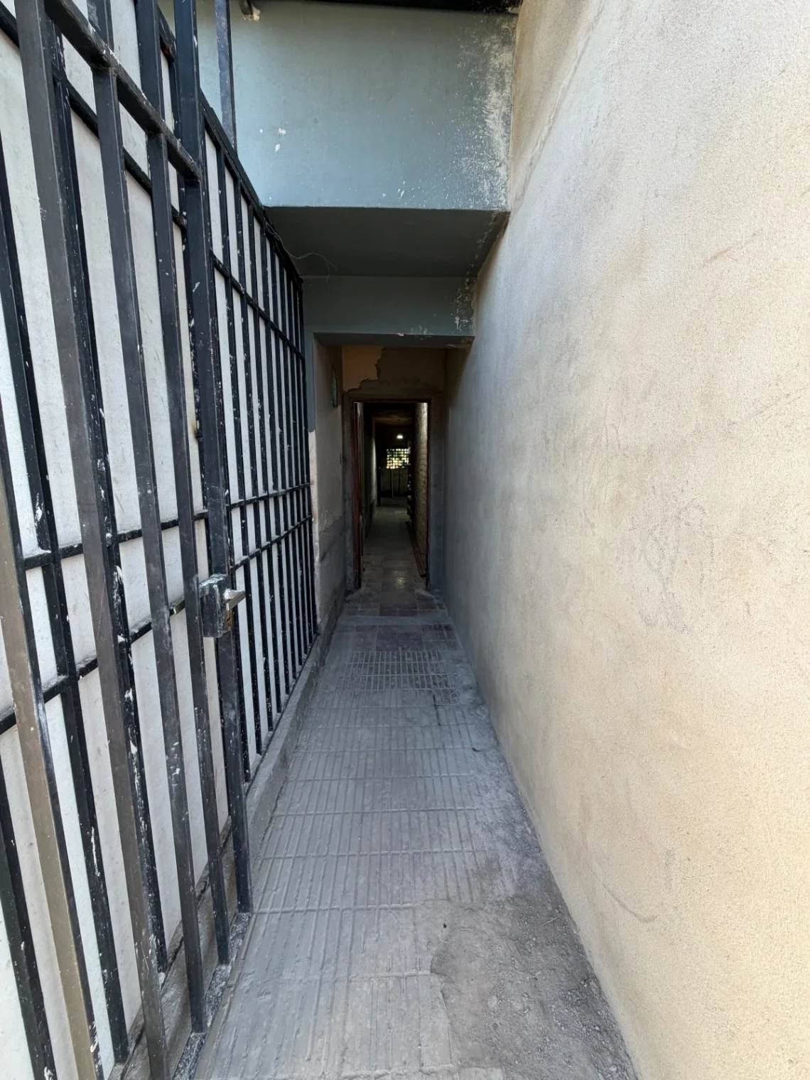 Casa Vta Dpto PByLC,jardín.Terreno de 9,54x40Mts. Permite const SS,PB y 3niveles - Imagen 2