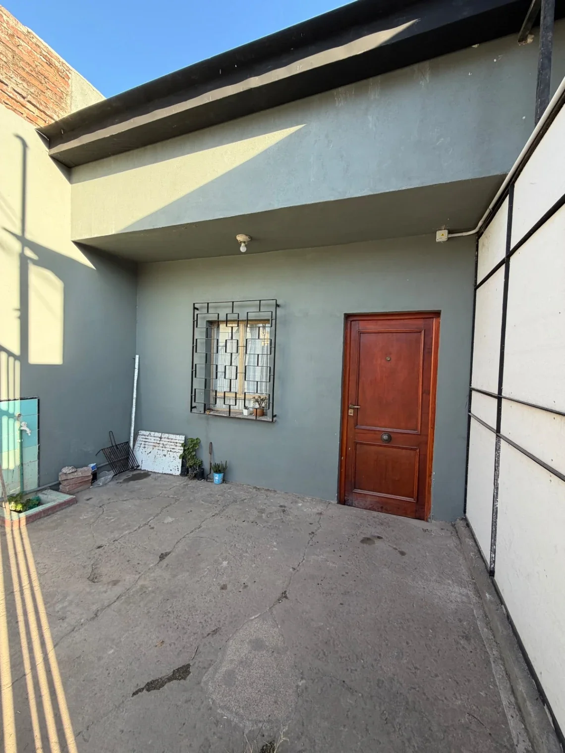 Casa Vta Dpto PByLC,jardín.Terreno de 9,54x40Mts. Permite const SS,PB y 3niveles - Imagen 3