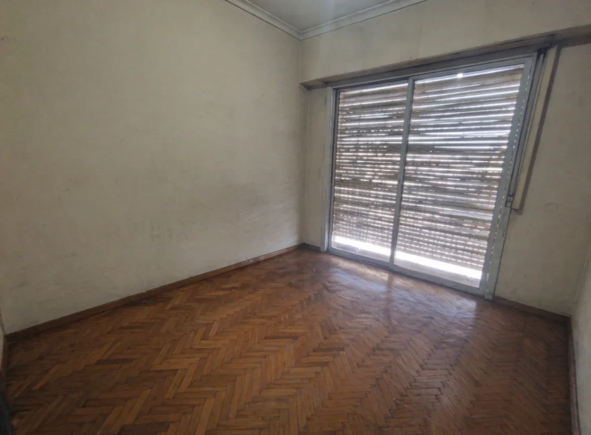 3 ambientes con Balcon, excelente ubicacion, vista semi abierta - Imagen 2