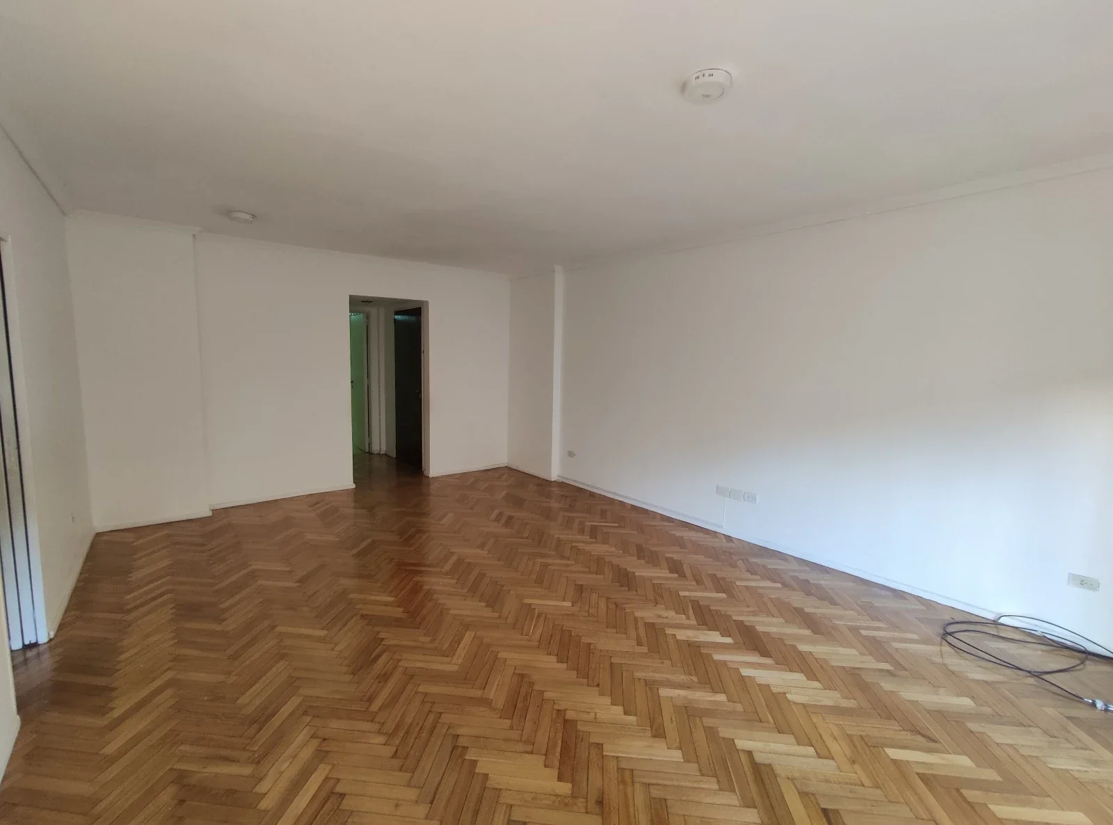 Venta de 3 ambientes con dependencia y cochera cubierta en PB. Palermo - Imagen 3