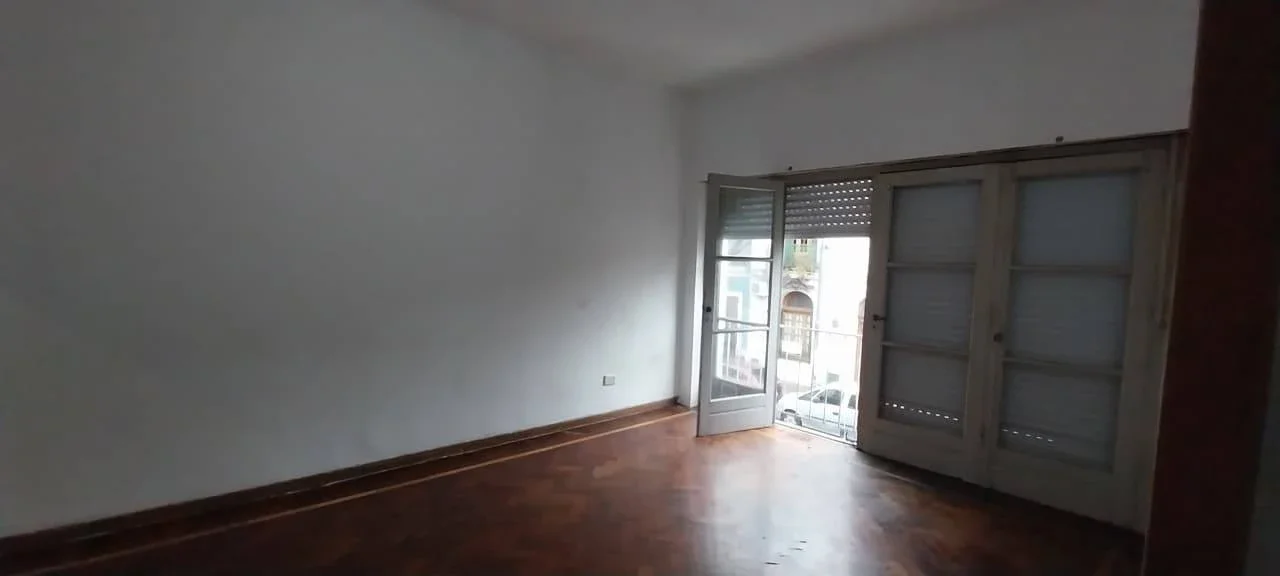 VENTA PH AL FRENTE, 1ER PISO POR ESCALERA 63 m2!!!! - Imagen 1