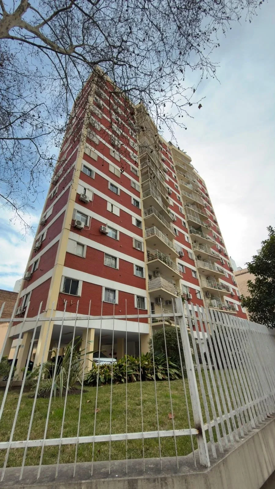HERMOSO MONOAMBIENTE CON BALCON, POSEE PILETA Y VIGILANCIA!!! - Imagen 2