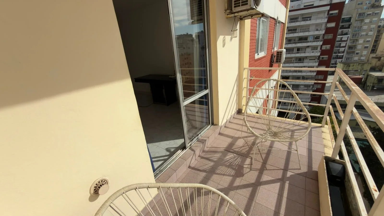 HERMOSO MONOAMBIENTE CON BALCON, PILETA Y VIGILANCIA, MUY LUMINOSO!!! - Imagen 4