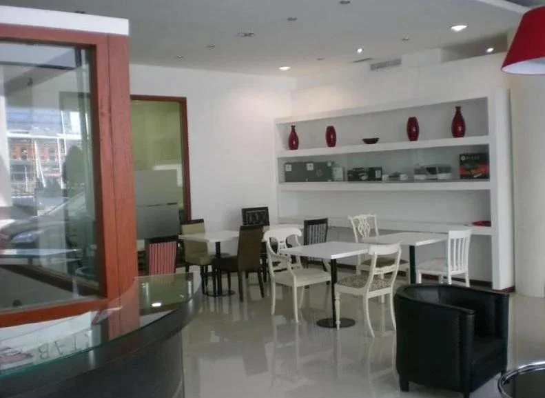 Excelente Local En Puerto Madero. 275 M2 Excelente Estado - Imagen 3