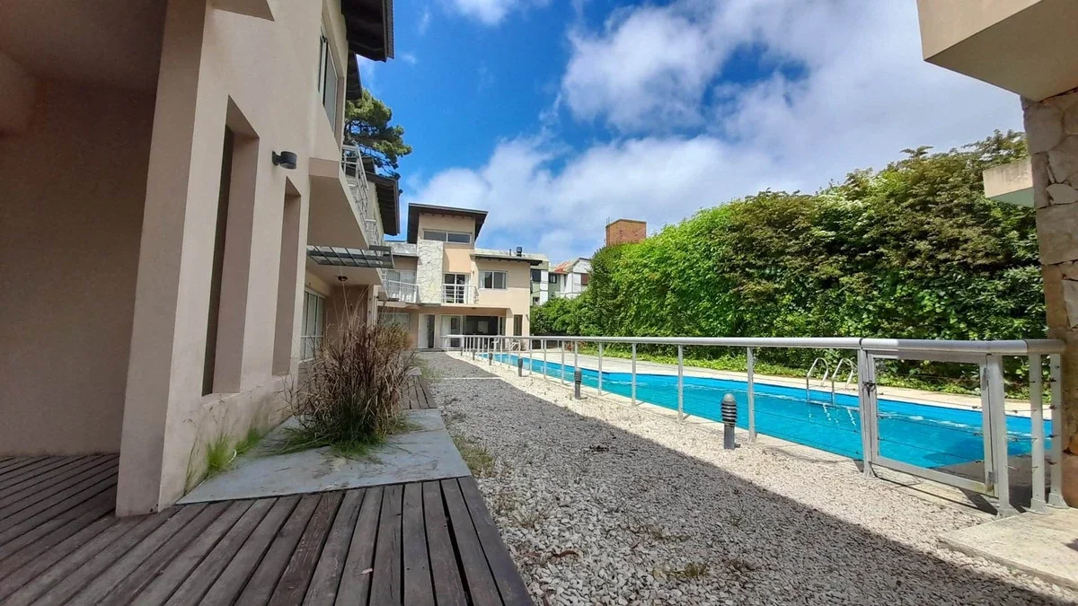 CODIGO 312 - TRIPLEX ALQUILER CON PILETA Y PARRILLA- ZONA DUPLEX PINAMAR - Imagen 2
