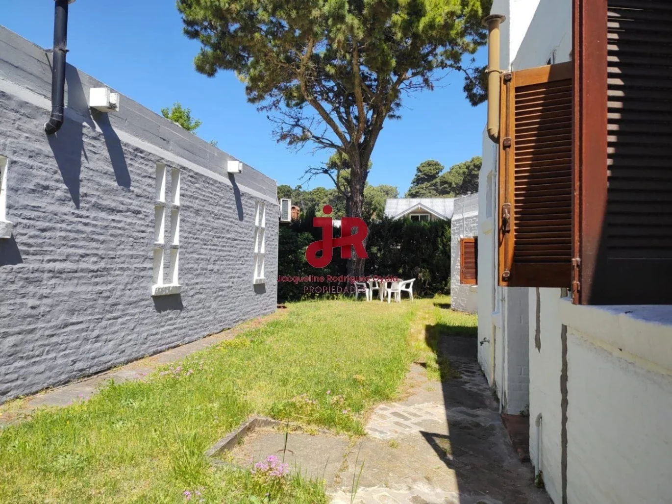 CODIGO 681 - CASA EN VENTA - PINAMAR CENTRO - 3 DORMITORIOS Y PARRILLA - Imagen 4