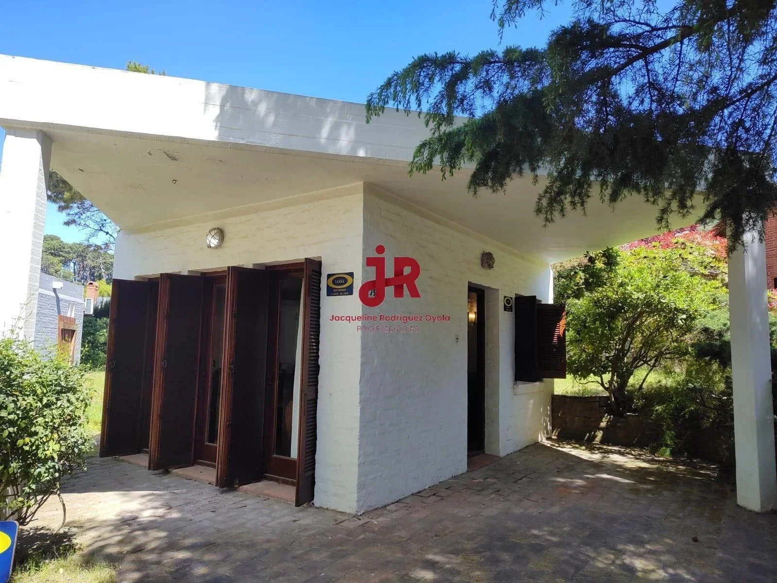 CODIGO 681 - CASA EN VENTA - PINAMAR CENTRO - 3 DORMITORIOS Y PARRILLA - Imagen 3
