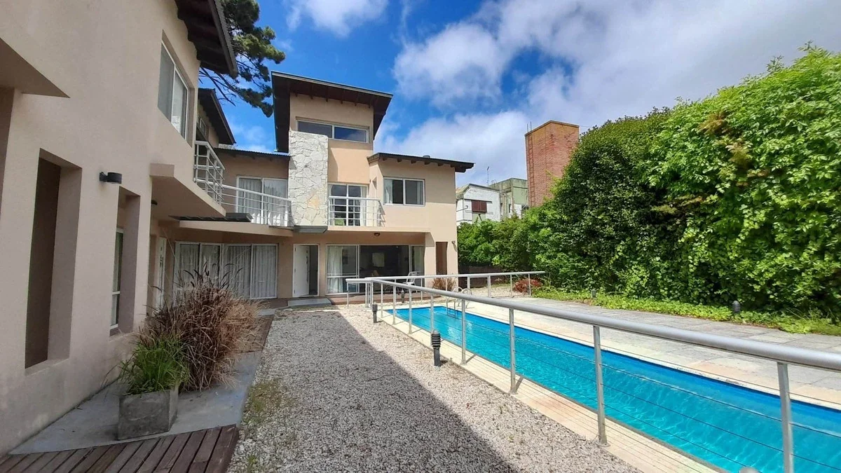 CODIGO 312 - TRIPLEX ALQUILER CON PILETA Y PARRILLA- ZONA DUPLEX PINAMAR - Imagen 1