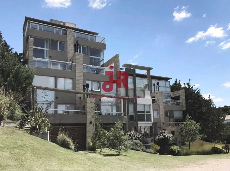 CODIGO 263 - DEPARTAMENTO 4 AMBIENTES - PARRILLA - COCHERA - PISCINA - Imagen 2