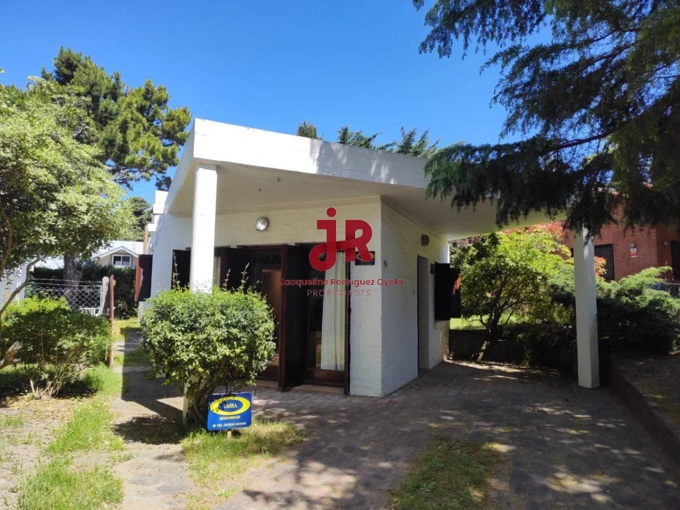 CODIGO 681 - CASA EN VENTA - PINAMAR CENTRO - 3 DORMITORIOS Y PARRILLA - Imagen 1