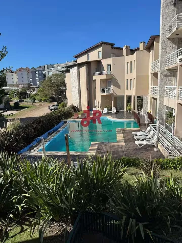 CODIGO 205 - DEPARTAMENTO DE 2 AMBIENTES - PILETA - PARRILLA - COCHERA - CARILO - Imagen 5