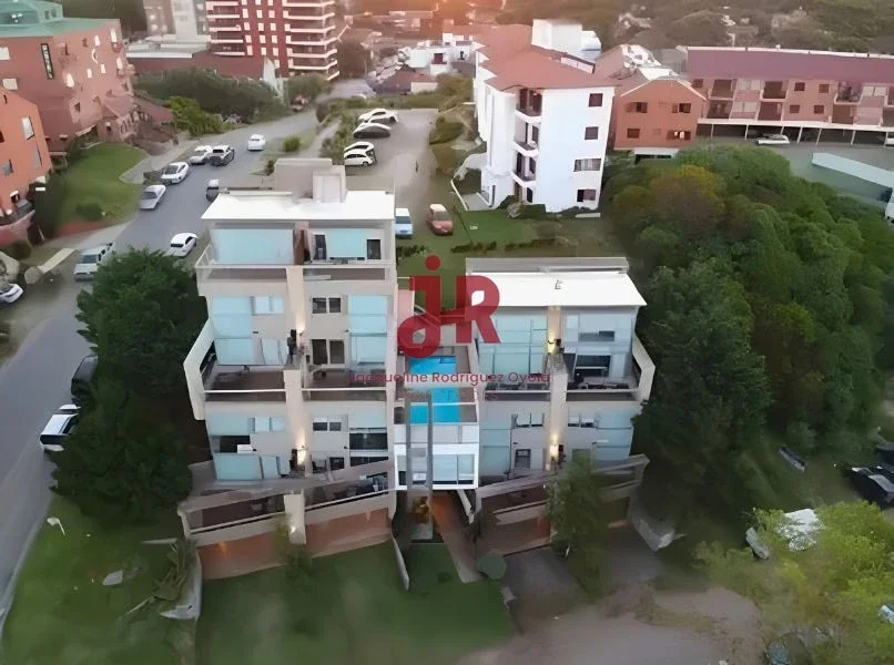 CODIGO 263 - DEPARTAMENTO 4 AMBIENTES - PARRILLA - COCHERA - PISCINA - Imagen 3