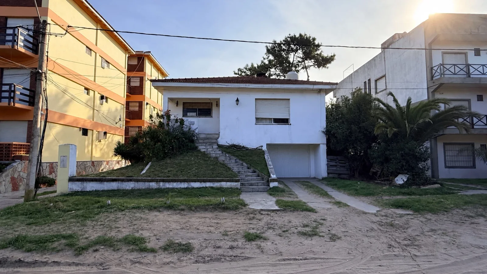 Casa en venta c/ cochera en Zona Sur Terreno de 450m2 Garage para 3 Vehiculos! - Imagen 2