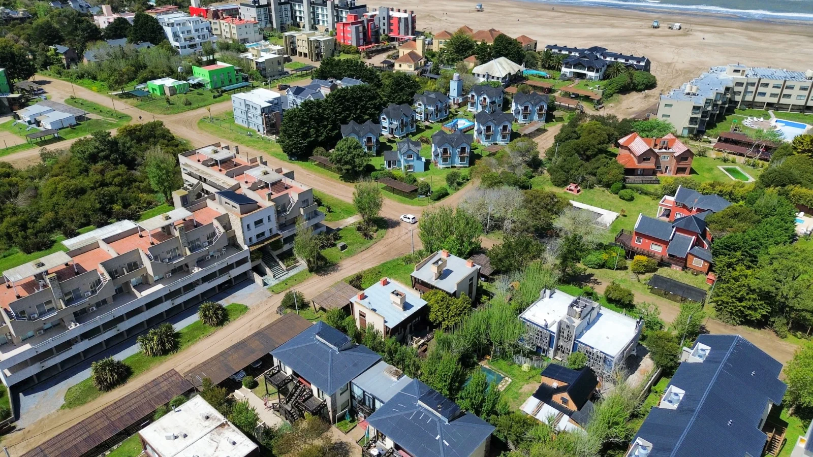 Complejo 4 unidades a 100 mts del mar - Imagen 1