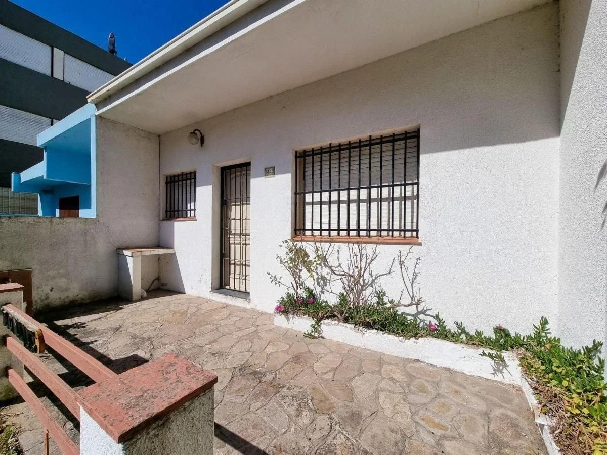 Casa alquiler temporario, villa gesell zona centro-sur para 6 personas! - Imagen 2