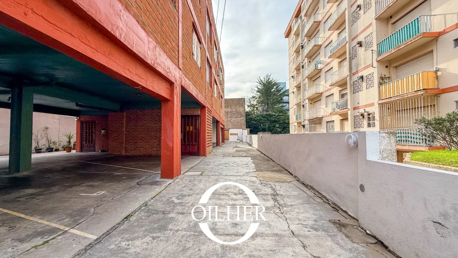 Departamento 2 Dormitorios en venta con cochera - Zona Centro. A metros del Mar. - Imagen 2
