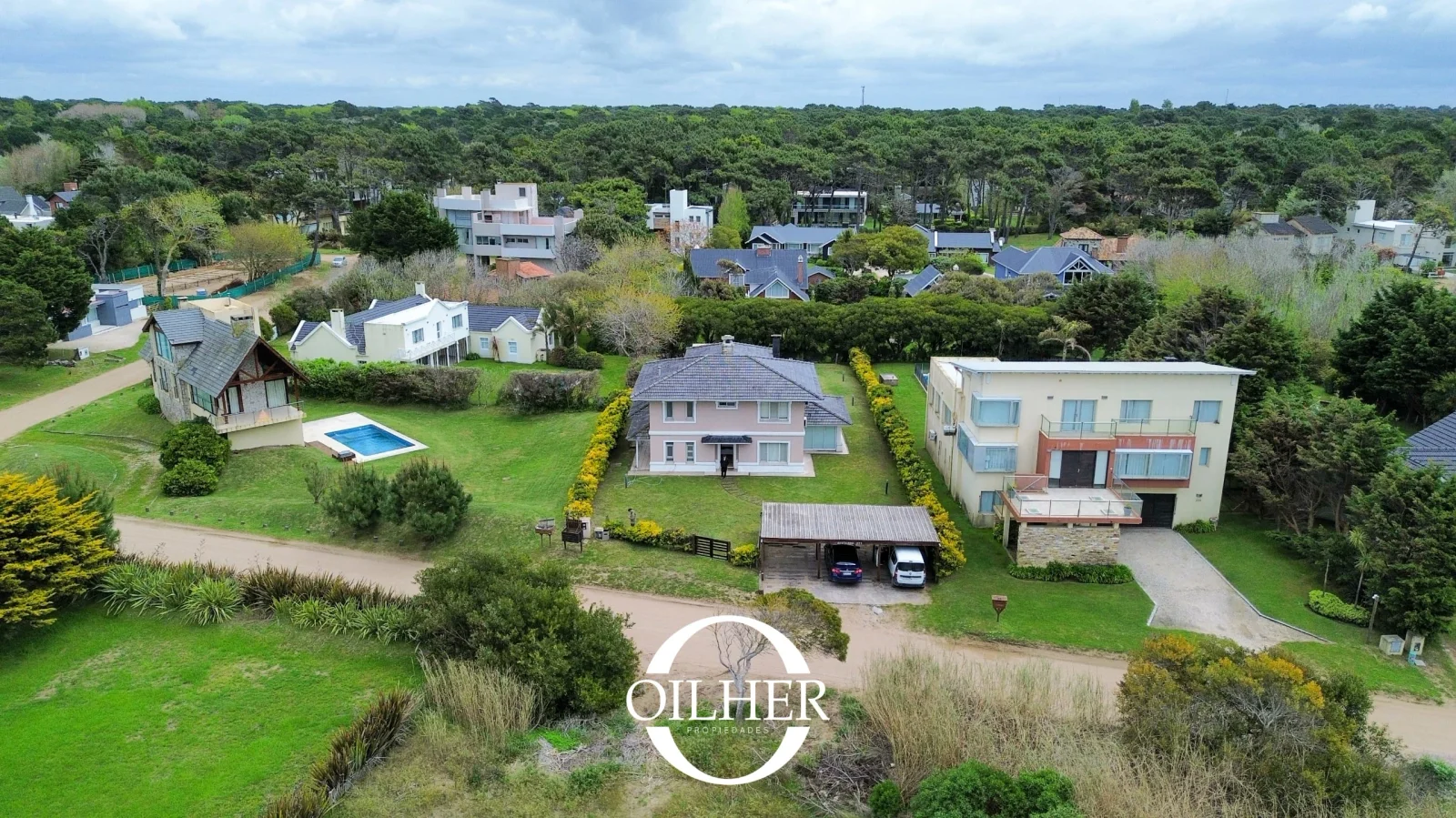 Venta Casa en Carilo 4 Dormitorios. A metros del Mar! Gas Natural. - Imagen 3