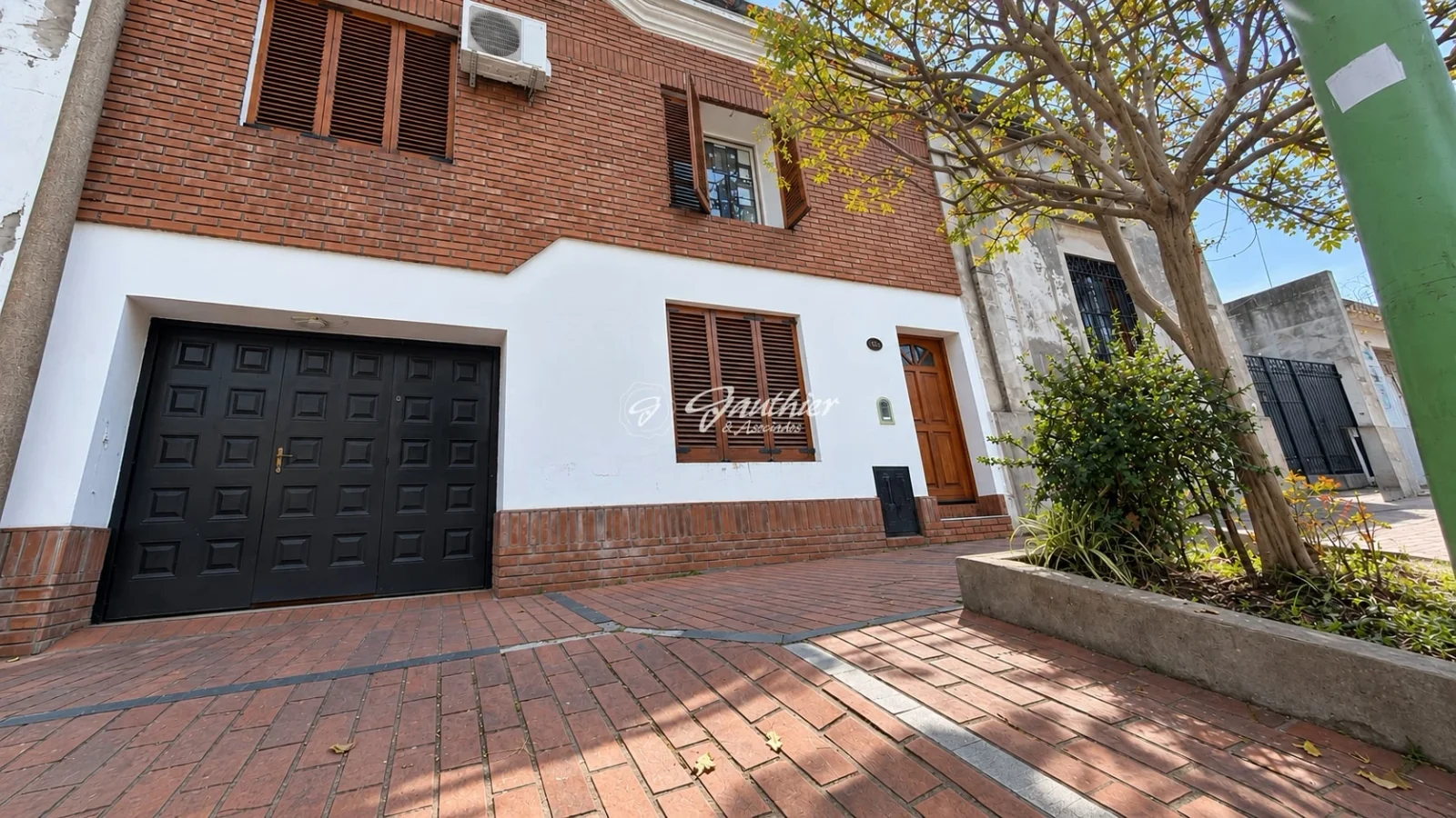 Casa en venta c/ cochera en Campana - Imagen 1