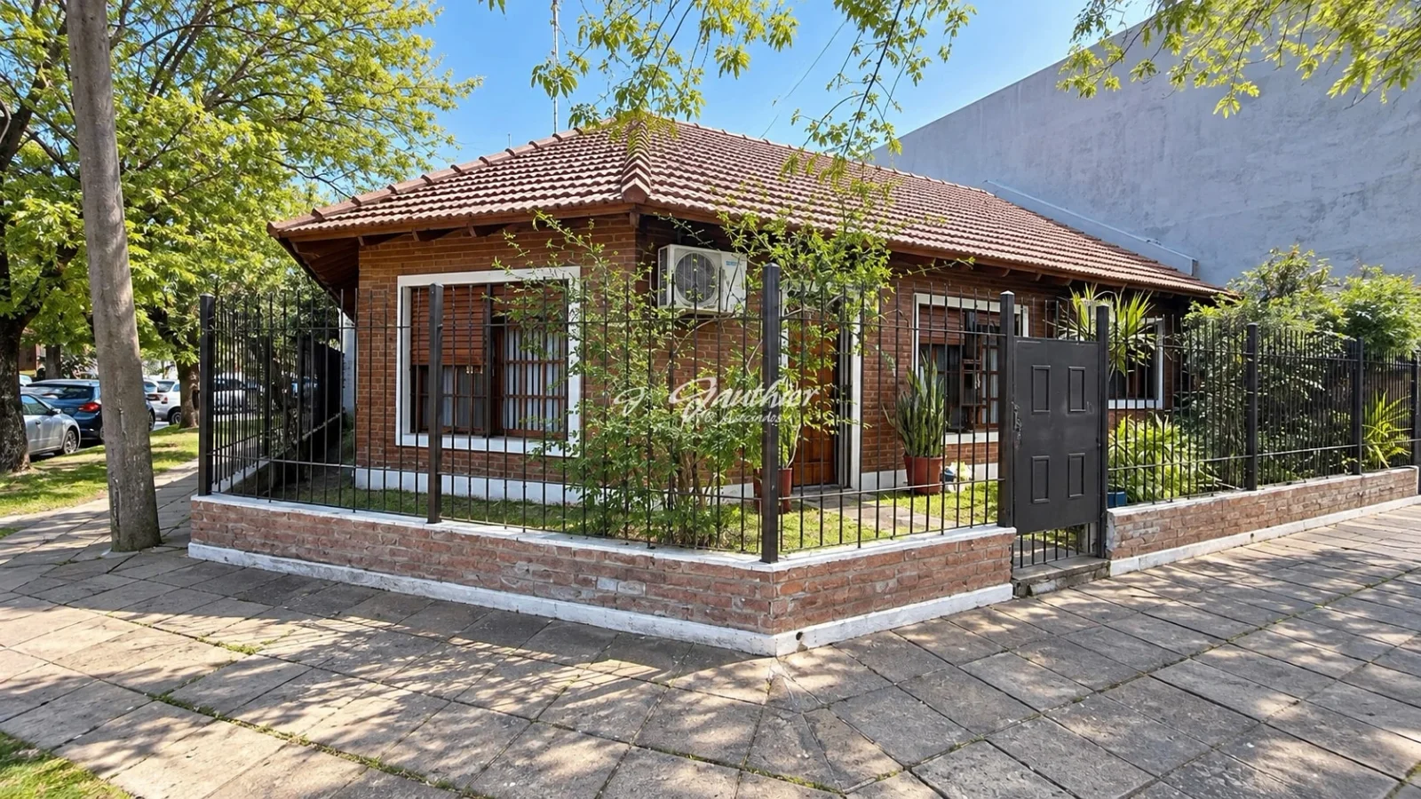 Casa en venta c/ cochera en Campana - Imagen 2