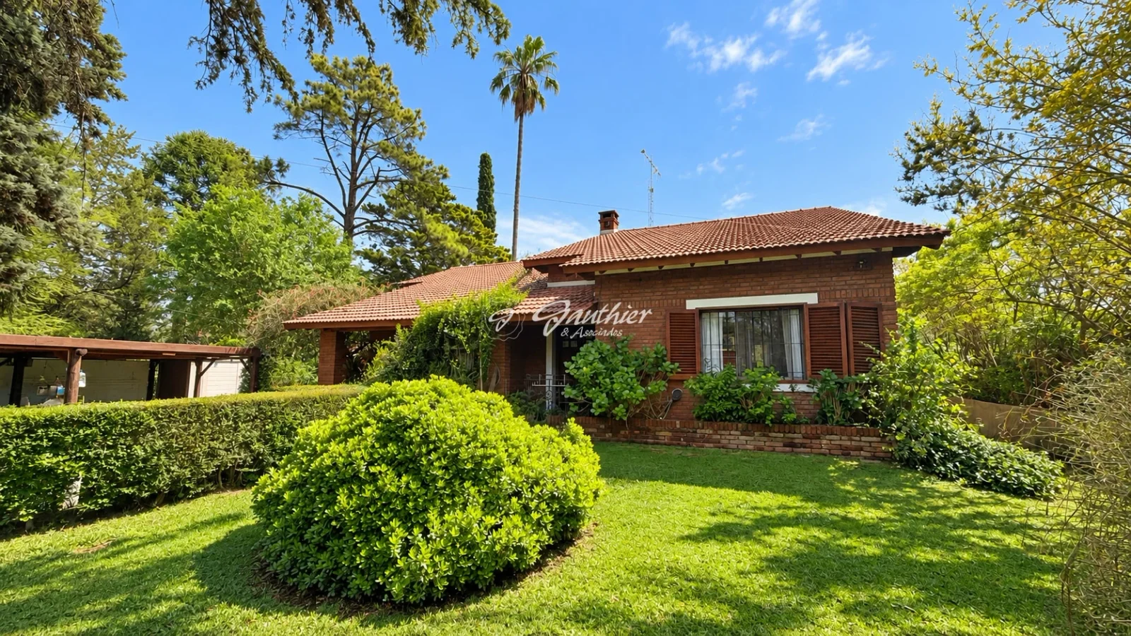 Casa con amplio parque, pileta sobre lote de más de 1.300 m² con 4 dormitorios y 3 baños apta crédito en Alto Los Cardales - Imagen 2