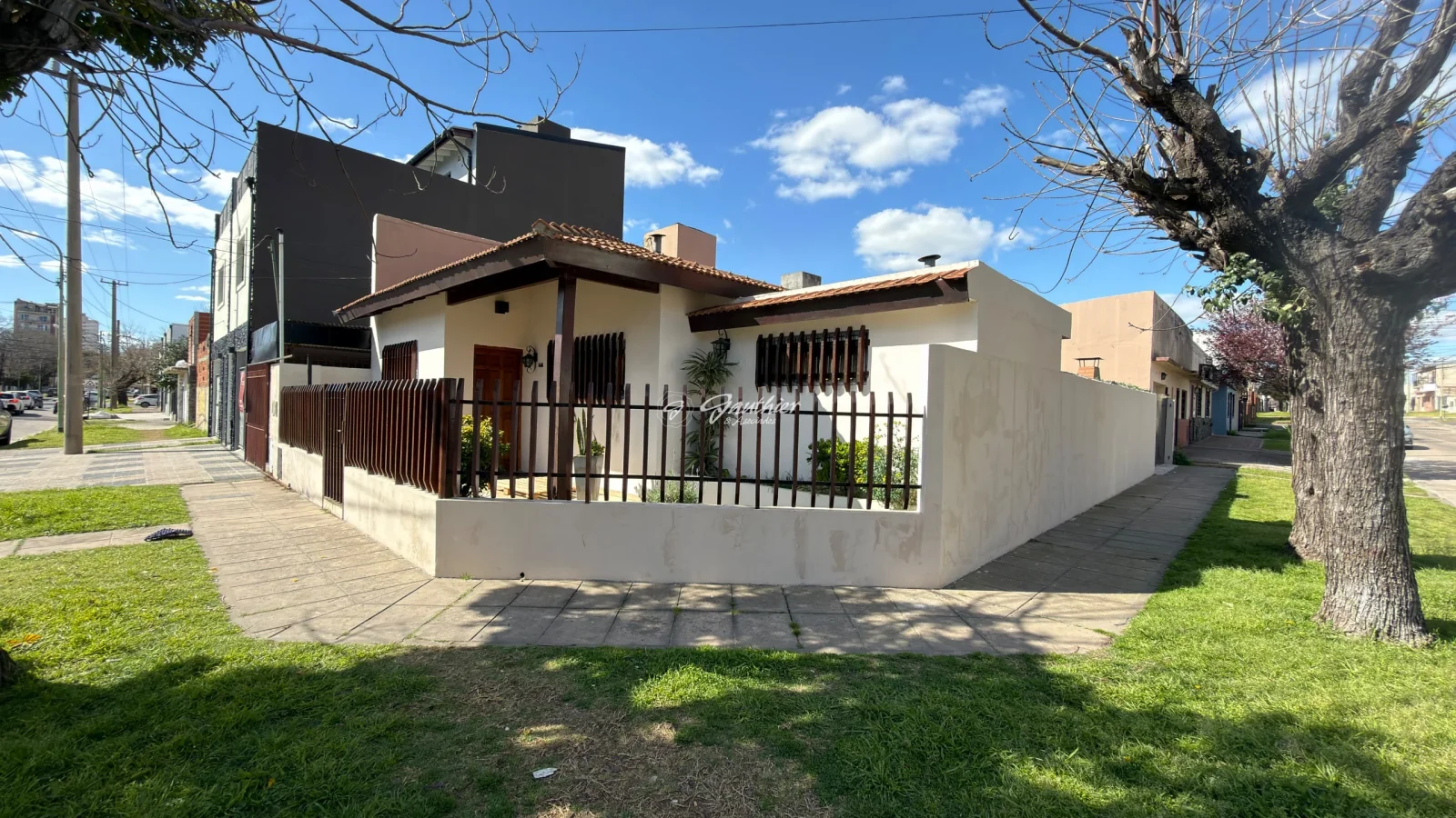 Casa en venta c/ cochera en Campana - Imagen 2