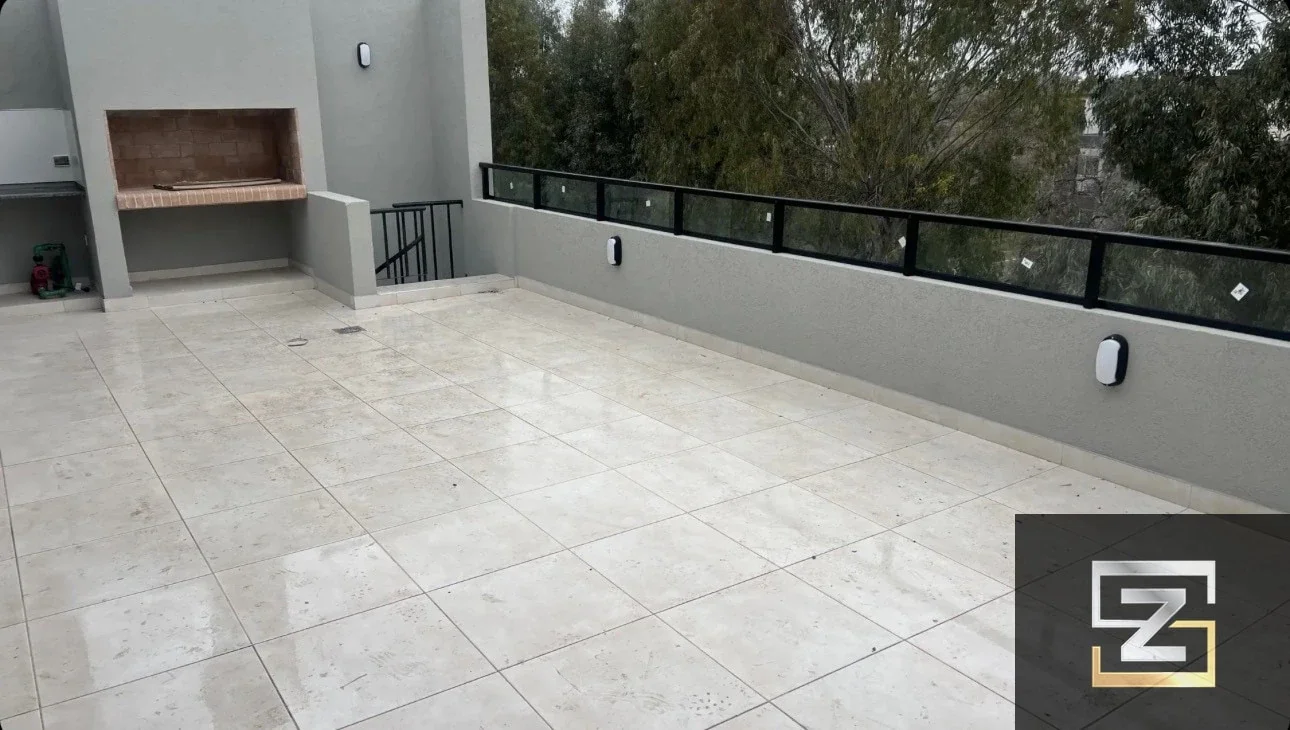 Dúplex de 3 ambientes con quincho cubierto, terraza y 2 cocheras. Ayres del Sur Canning - Imagen 4