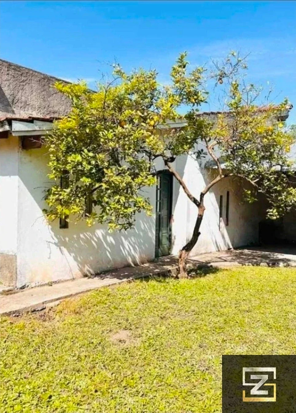 Casa en venta en Ezeiza con parque - Imagen 1
