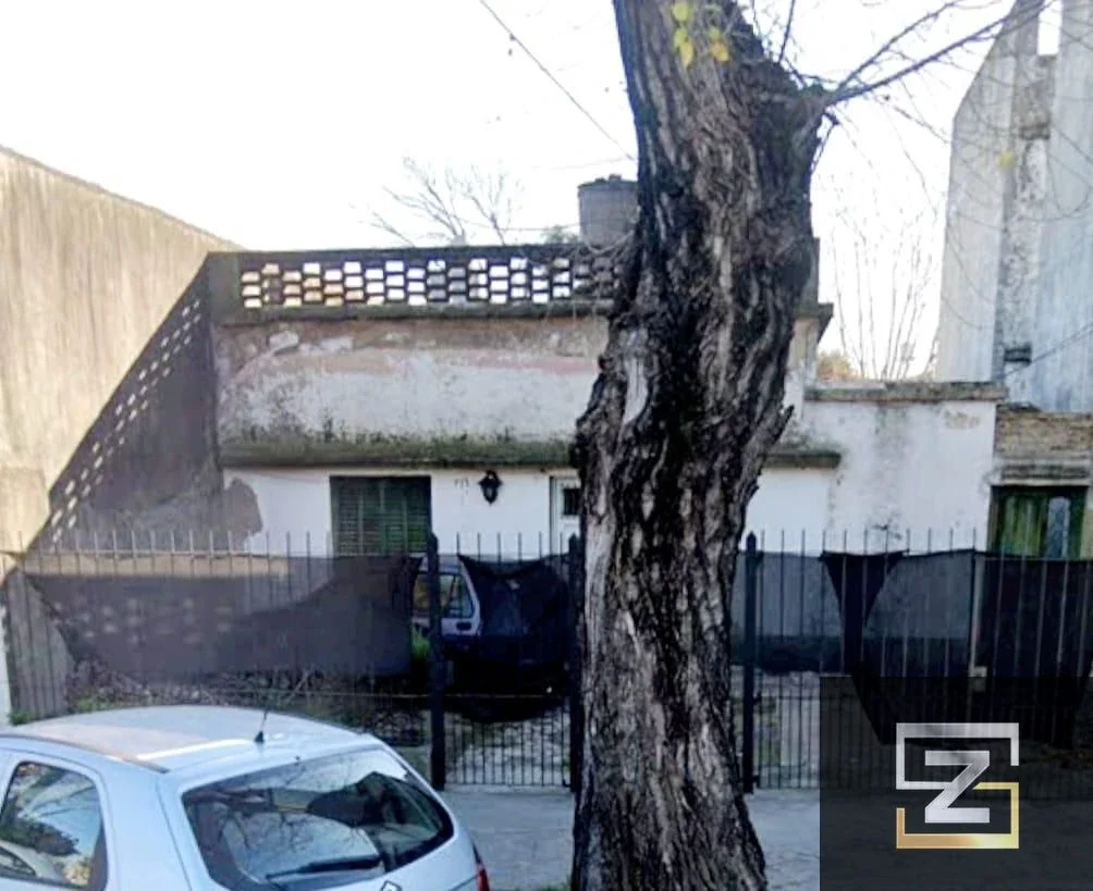 Venta Casa A Reciclar O Ideal Desarrollo-constructor sobre Larroque Banfield - Imagen 2