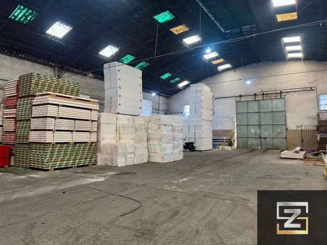 GALPÓN INDUSTRIAL DE 1.375 m² CON SALIDA A DOS CALLES – LA TABLADA - Imagen 4