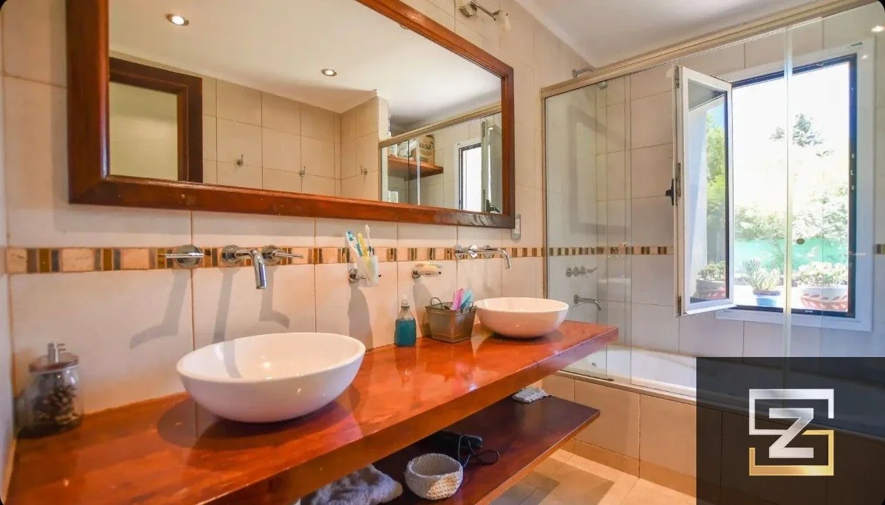 Casa quinta en venta de 594m2 , sobre lote de 8750 m2 . Ubicada en La Plata - Imagen 4